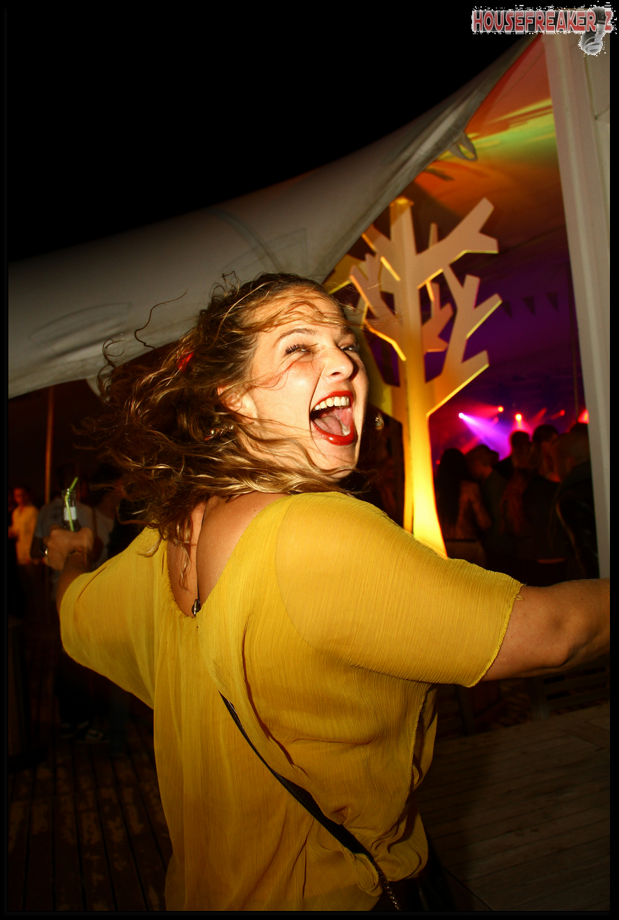 889x1321 pixels (1.097K)